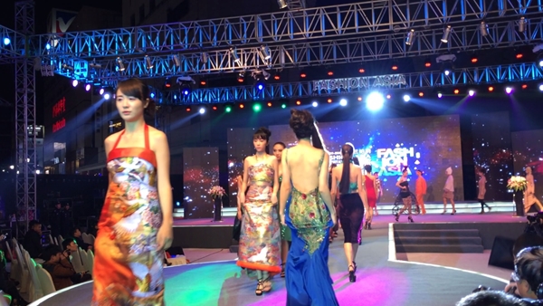 kimono dress fashion show last walking